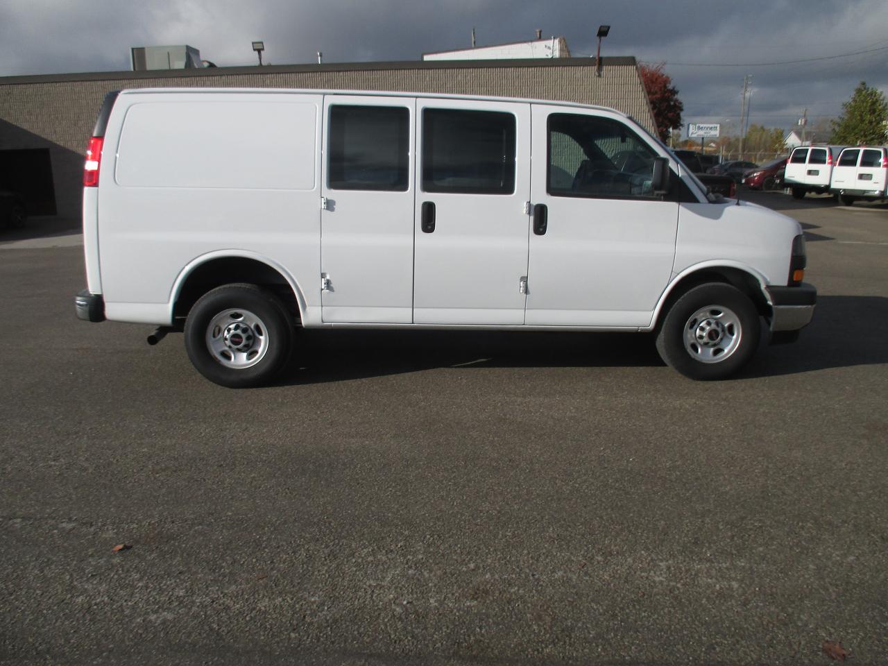 2021 GMC Savana 2500 RWD 2500 135" - Photo #4