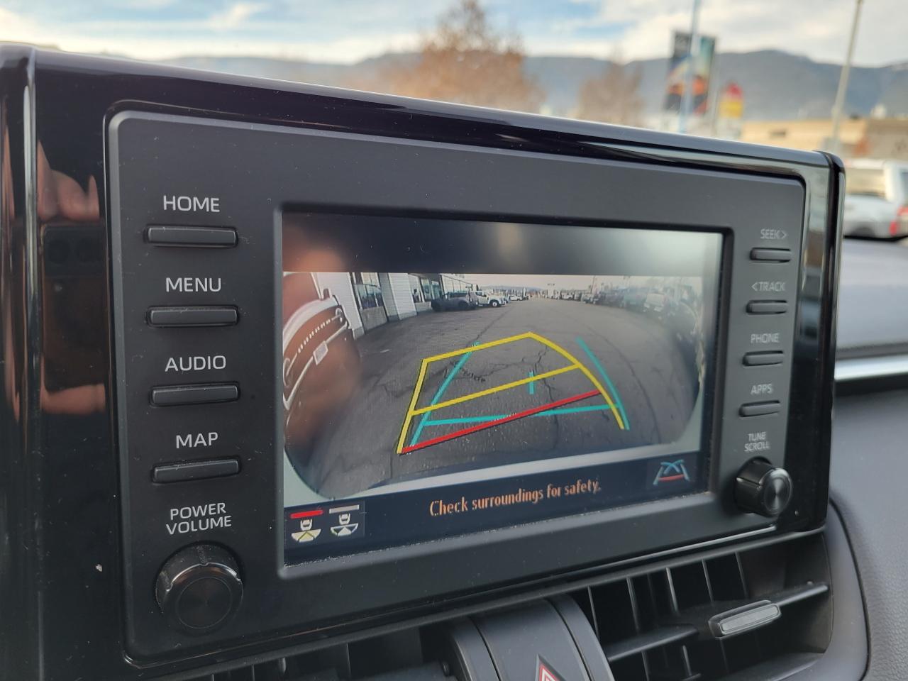2021 Toyota RAV4 LE Photo5