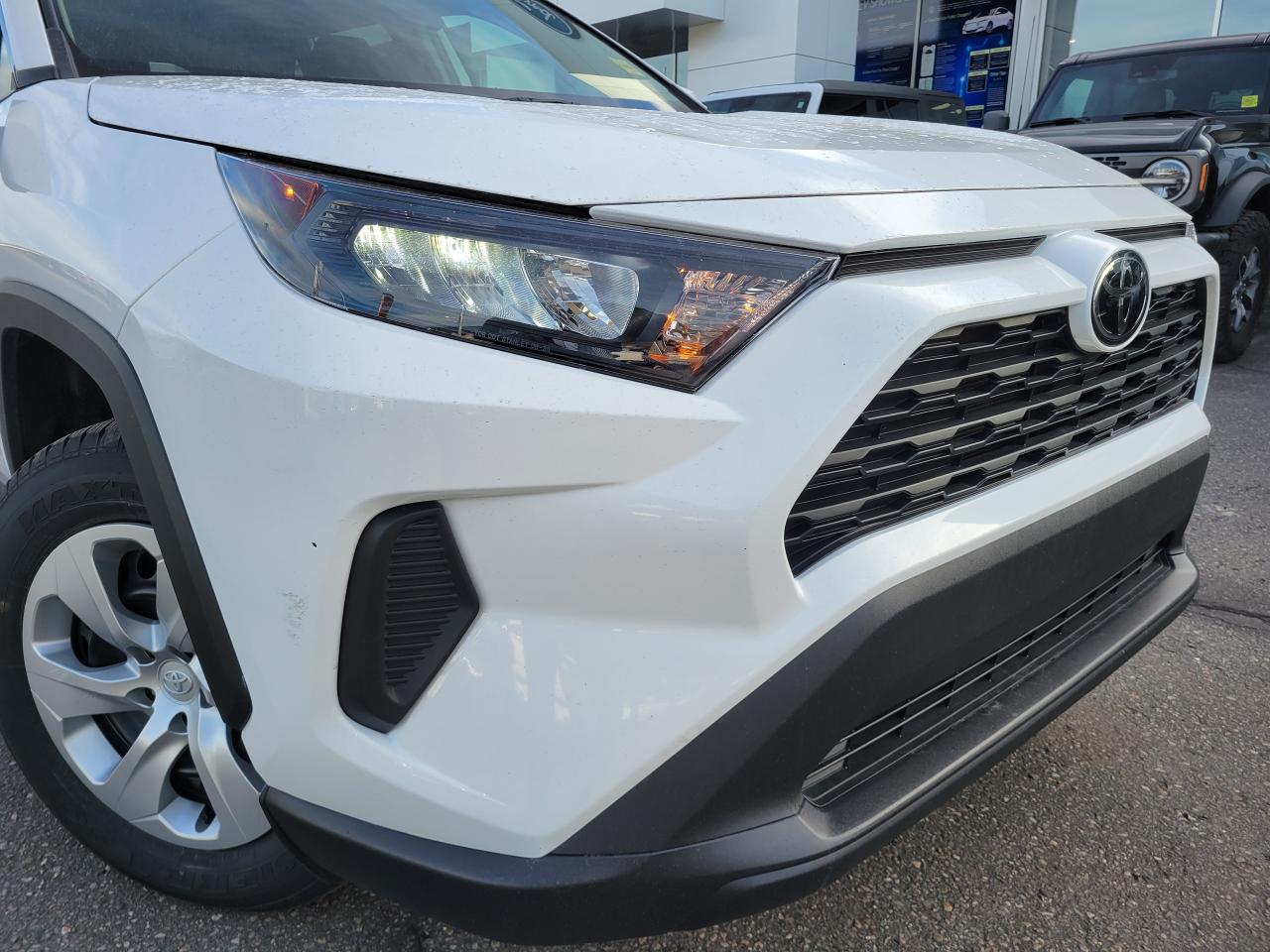 2021 Toyota RAV4 LE Photo5