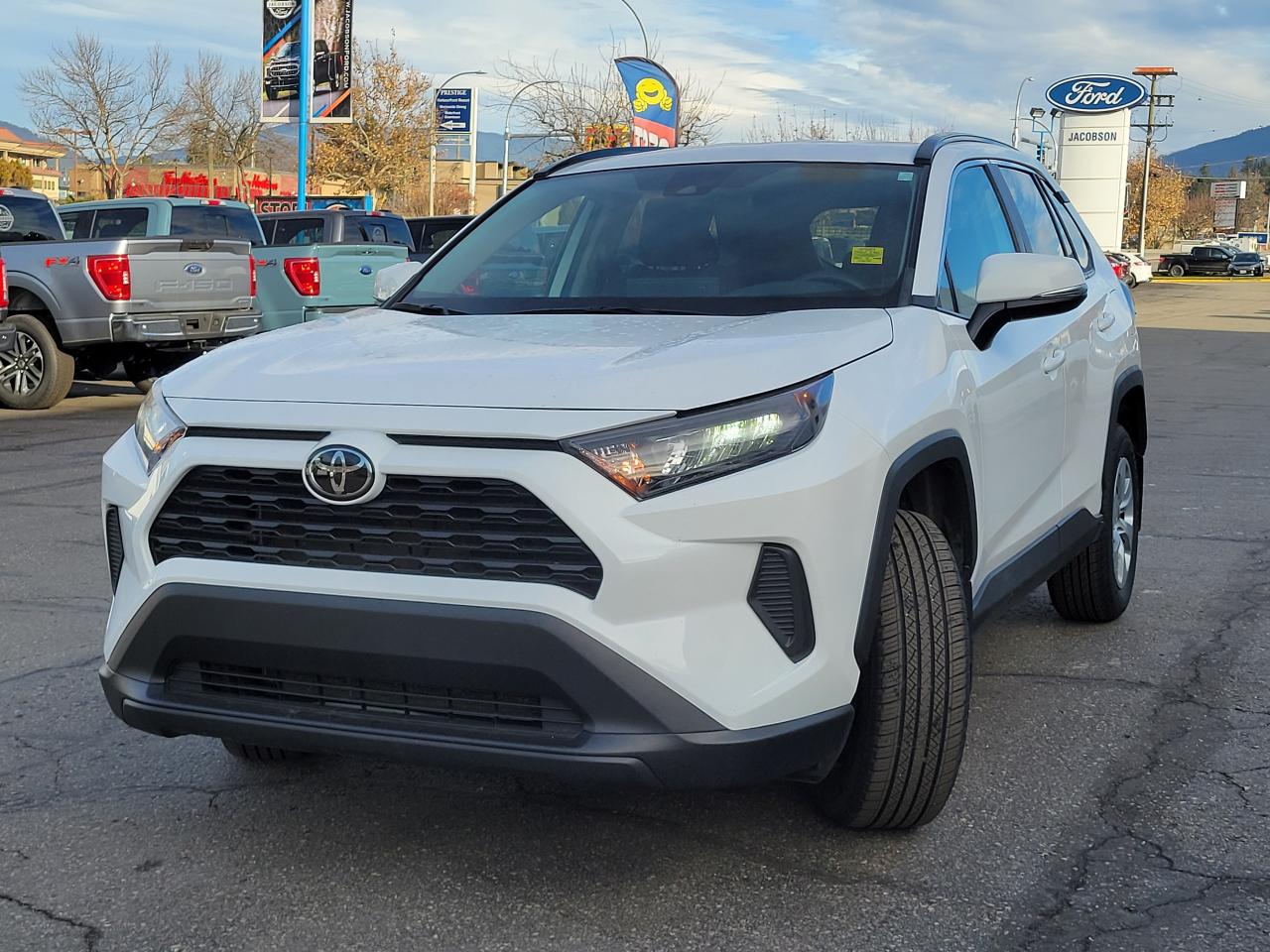 2021 Toyota RAV4 LE Photo