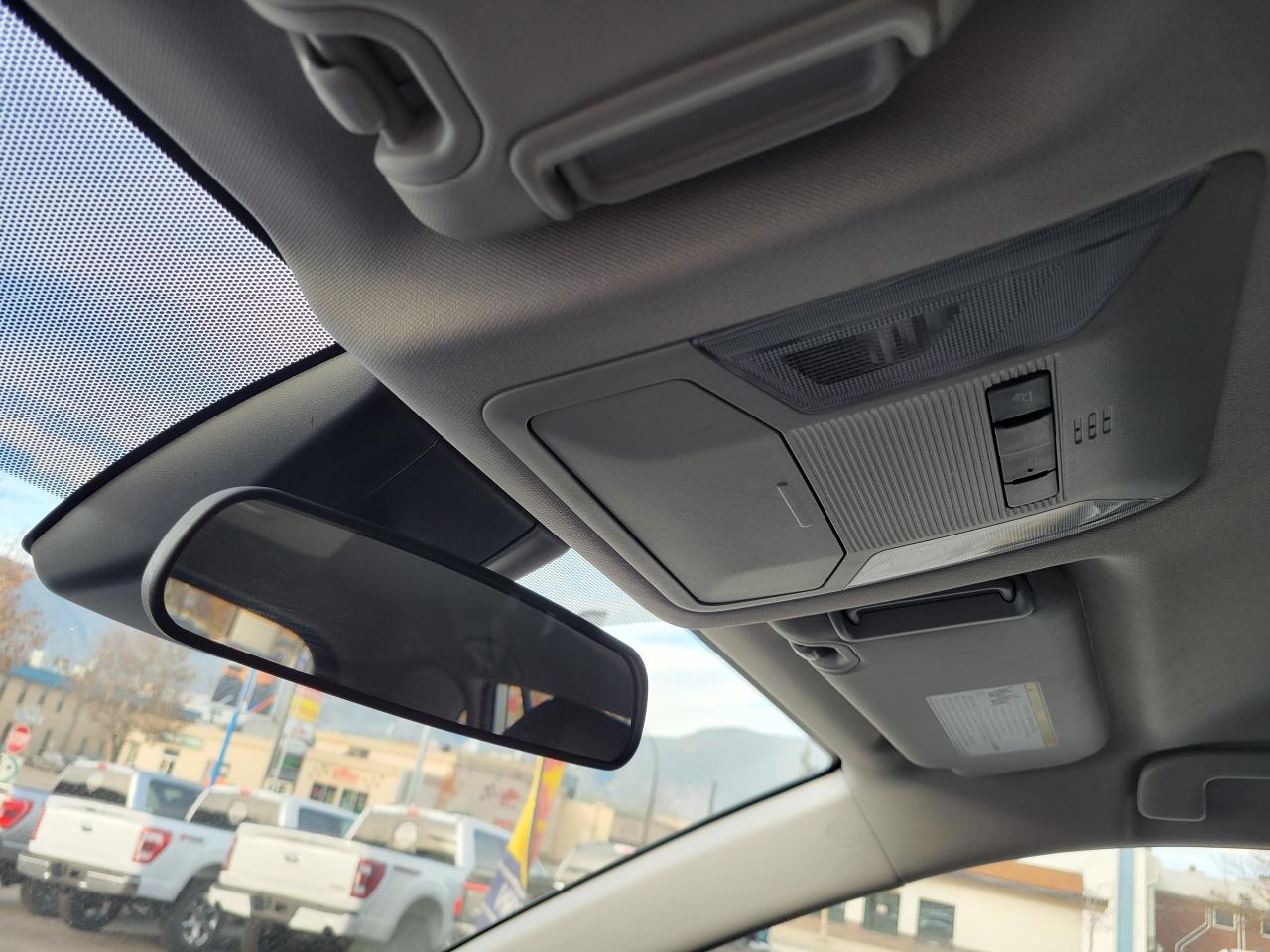2021 Toyota RAV4 LE Photo5