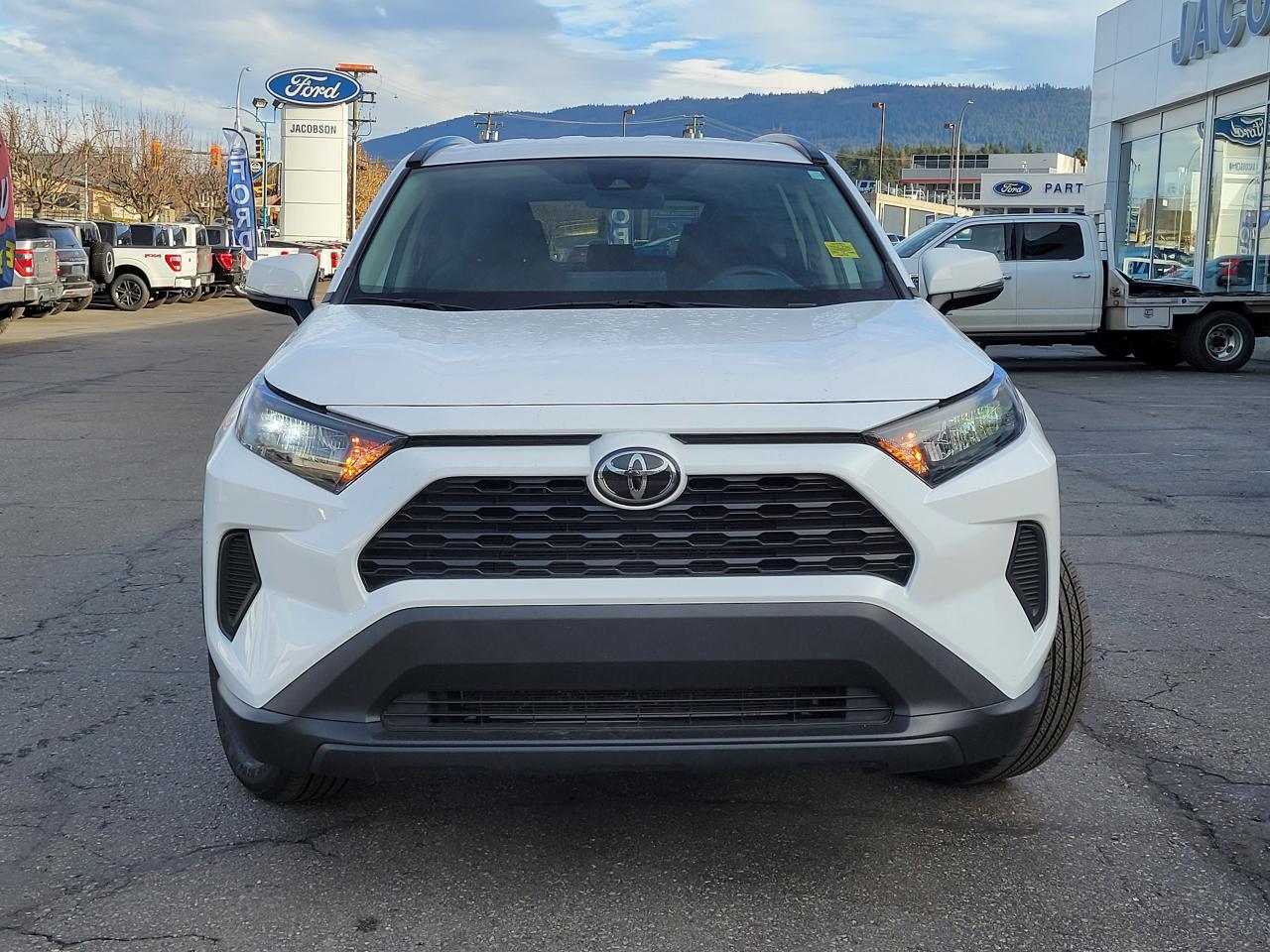 2021 Toyota RAV4 LE Photo1