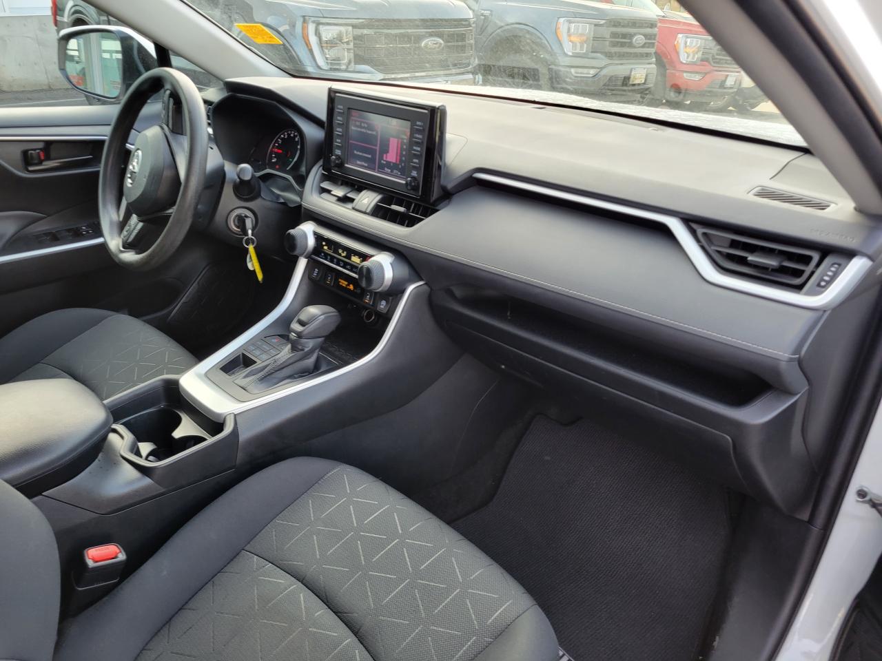 2021 Toyota RAV4 LE Photo5