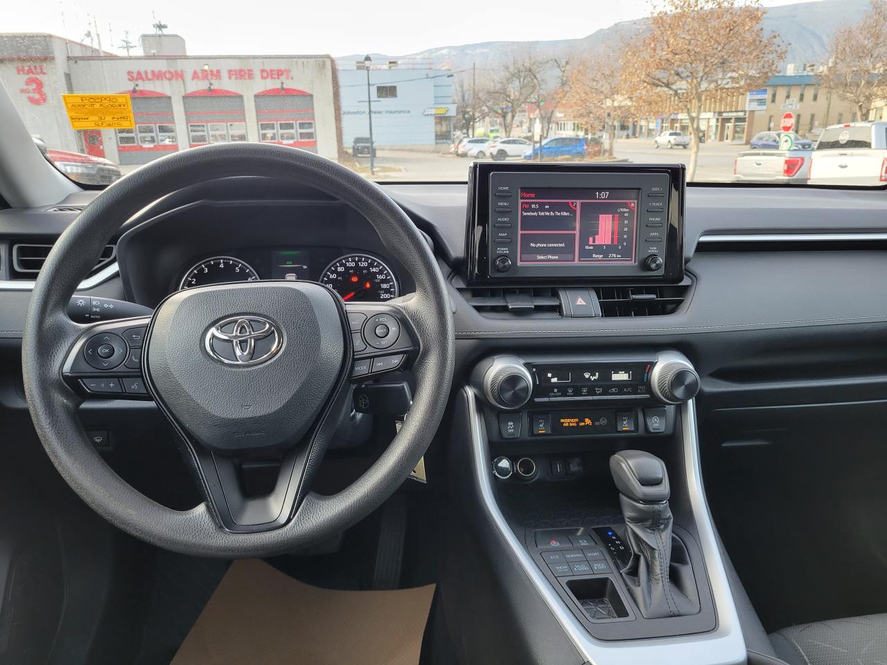 2021 Toyota RAV4 LE Photo5