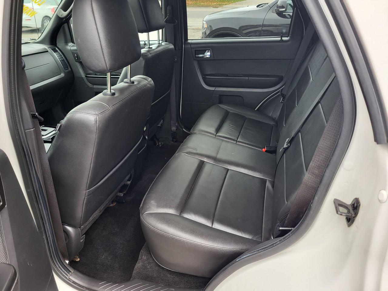 2010 Ford Escape LIMITED 4WD Photo