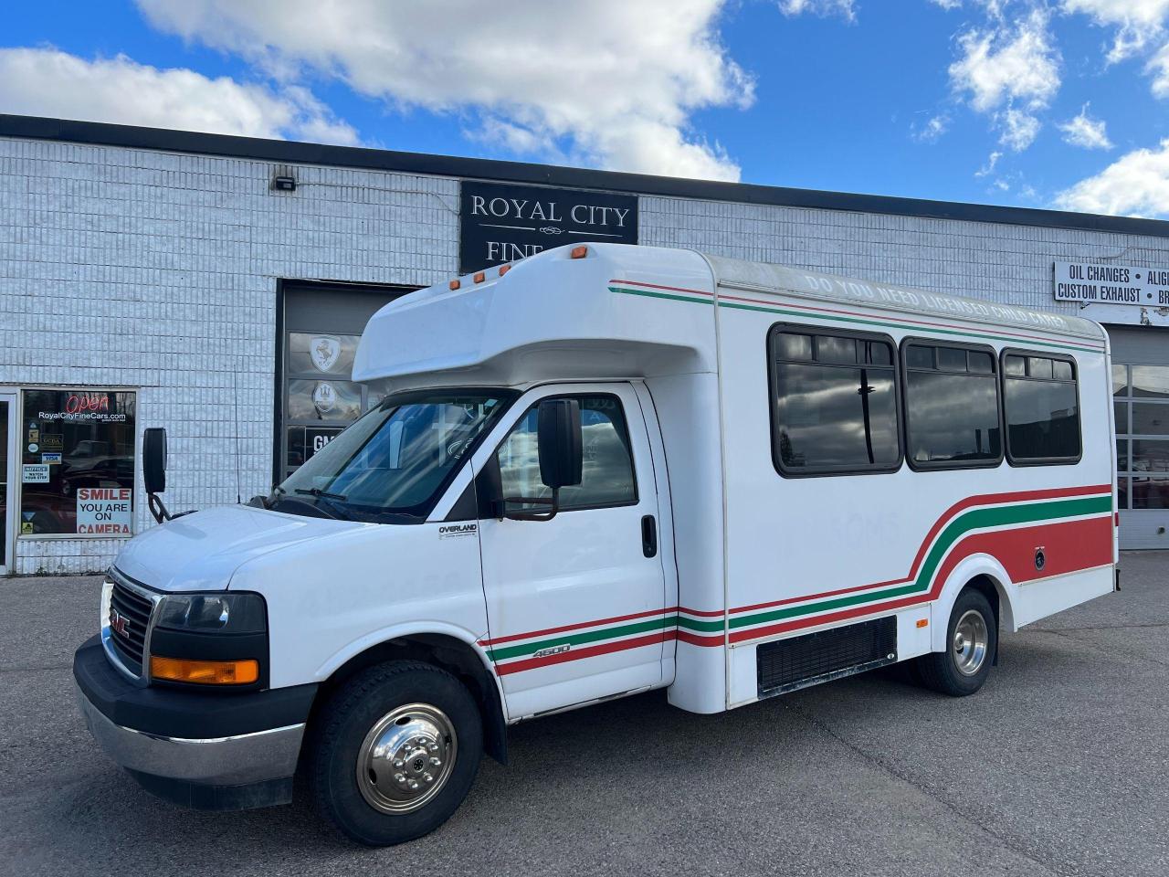 2017 GMC Savana 4500 159" PASSENGER BUS 21 SEATER