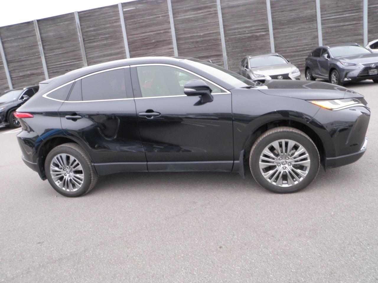 2022 Toyota Venza XLE AWD - Photo #3