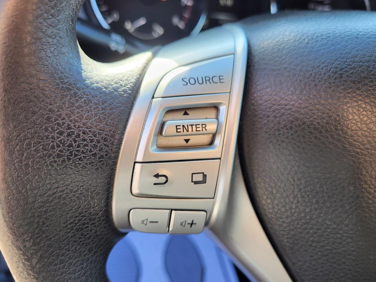 2014 Nissan Rogue 2.5 S Photo