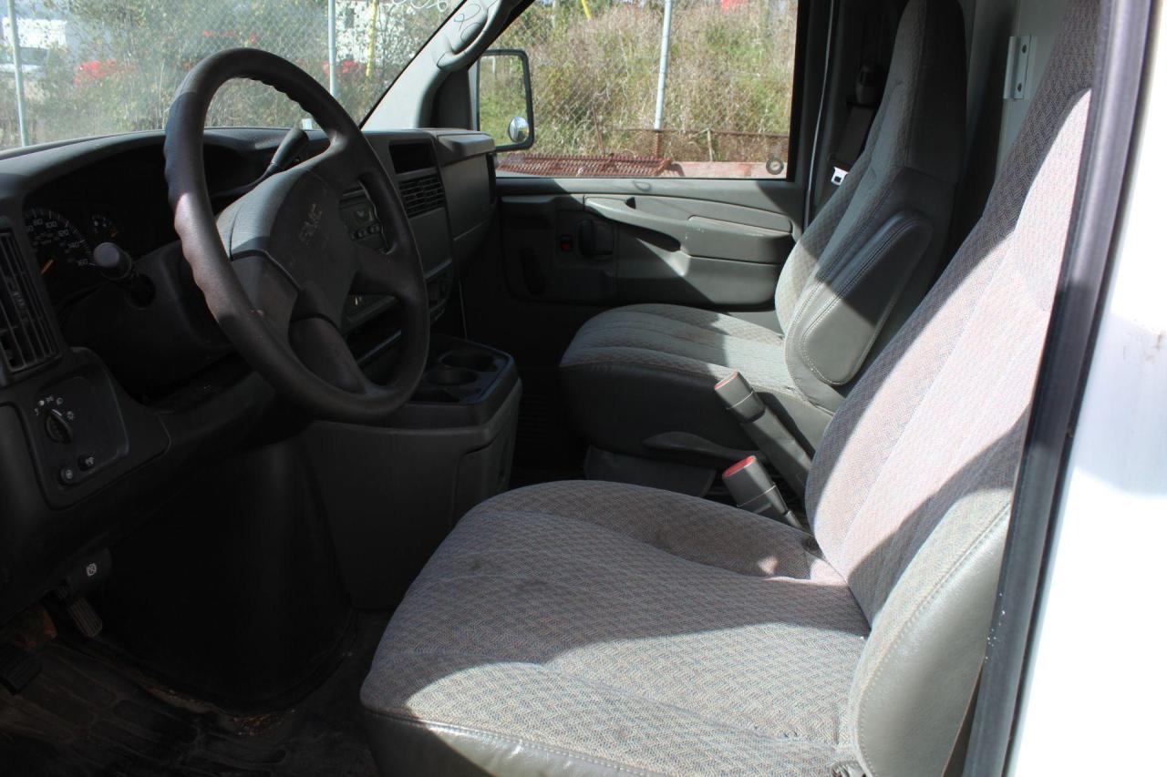 2006 GMC Savana  Photo4