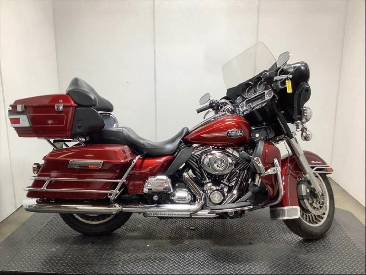 Used 2010 Harley-Davidson FLHTCU Ultra Classic Electra Glide Motorcycle for sale in Burnaby, BC