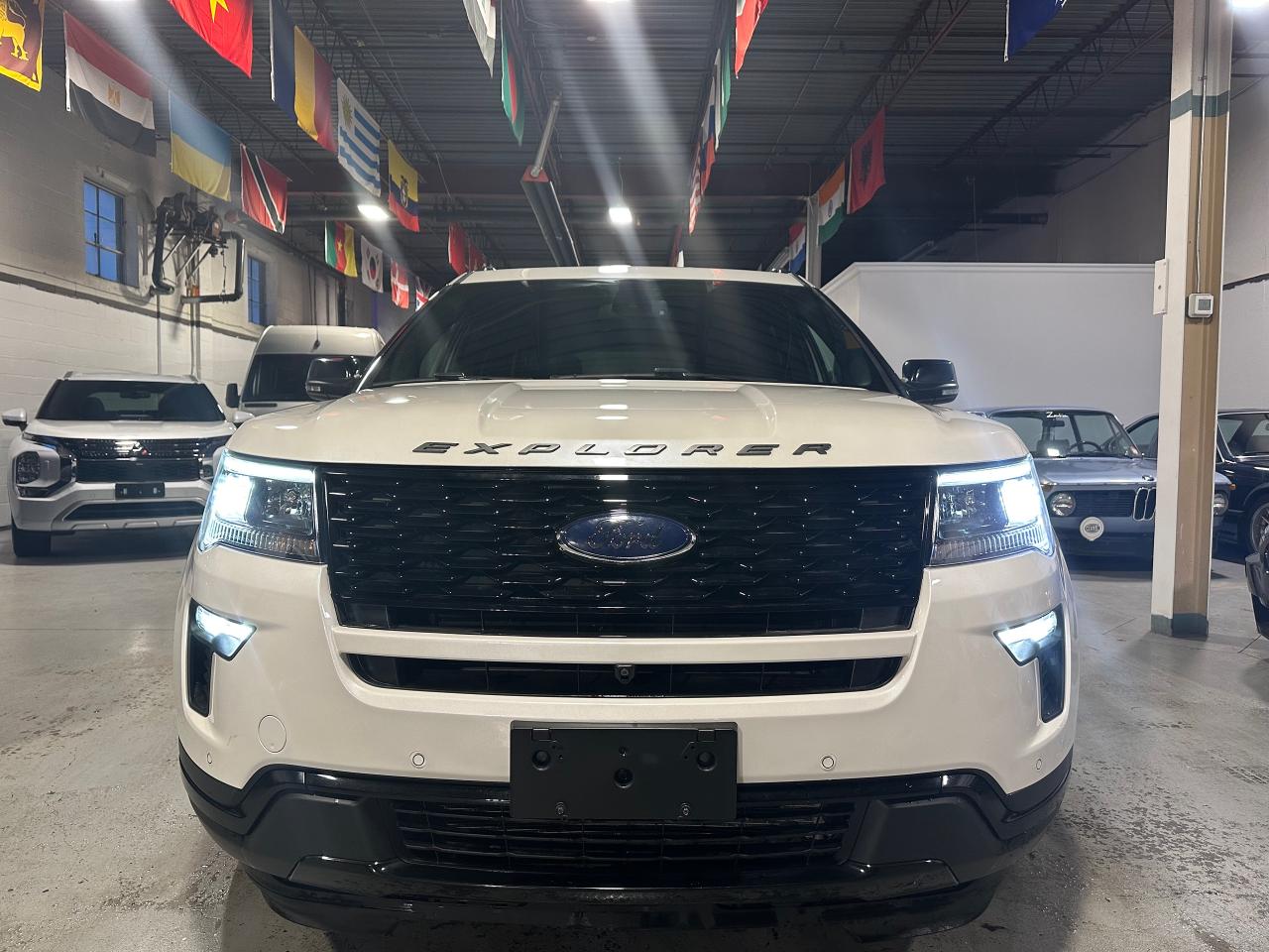 2018 Ford Explorer SPORT | 7 PASSENGER | LEATHER | NAVI | PANO ROOF - Photo #2