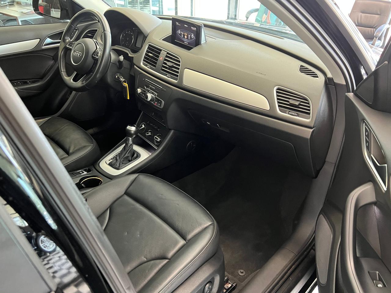 2016 Audi Q3 Technik FrontTrak+New Tires+Brakes+CLEAN CARFAX - Photo #19