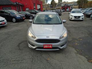 2016 Ford Focus SE/ LOW KM / NO ACCIDENT /MINT CONDITION /REAR CAM - Photo #2