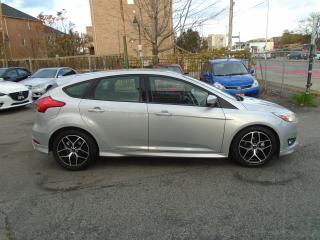 2016 Ford Focus SE/ LOW KM / NO ACCIDENT /MINT CONDITION /REAR CAM - Photo #4
