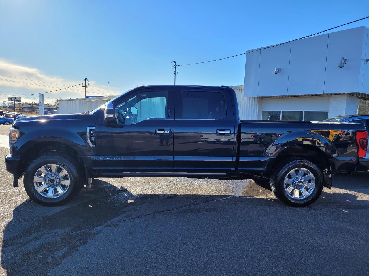 2022 Ford F-250 PLATINUM 4X4 CREW W/ 1 OWNER / LOW KMS Photo5
