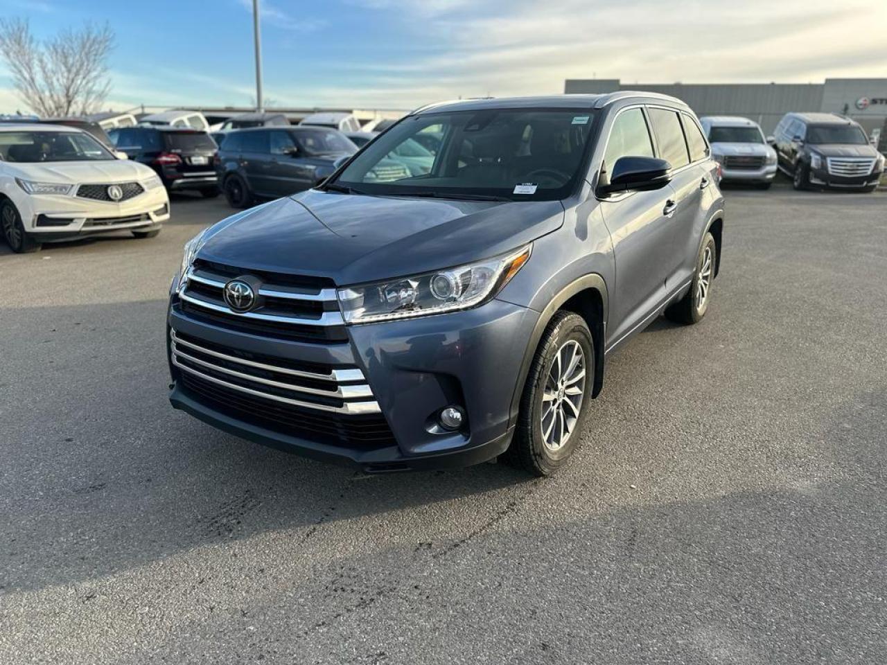 Used 2018 Toyota Highlander XLE AWD | 8-PASSENGER | SUNROOF | $0 DOWN for sale in Calgary, AB