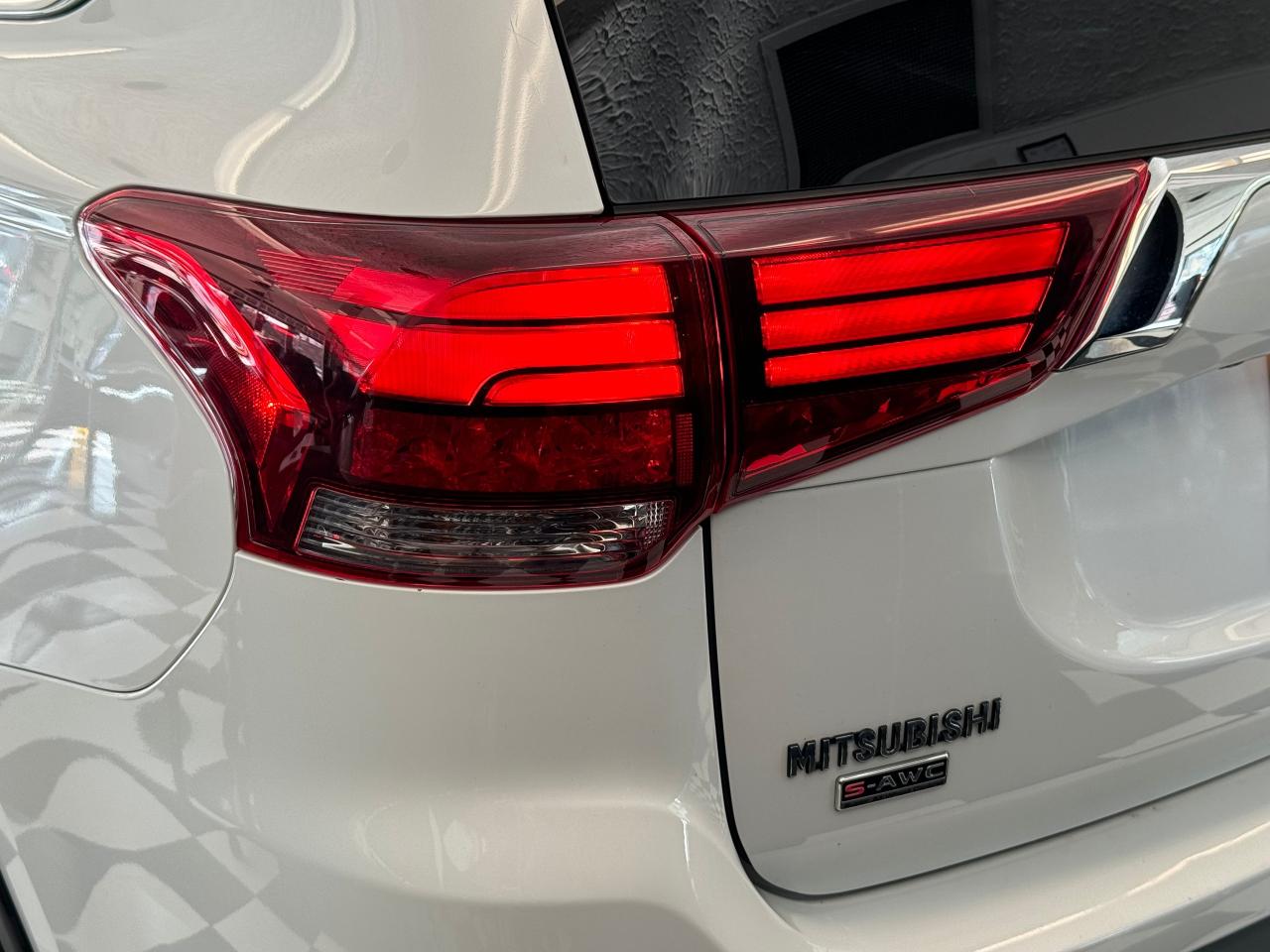 2018 Mitsubishi Outlander GT S-AWC 7 Passenger 3.0L V6+LEDs+CLEAN CARFAX - Photo #65