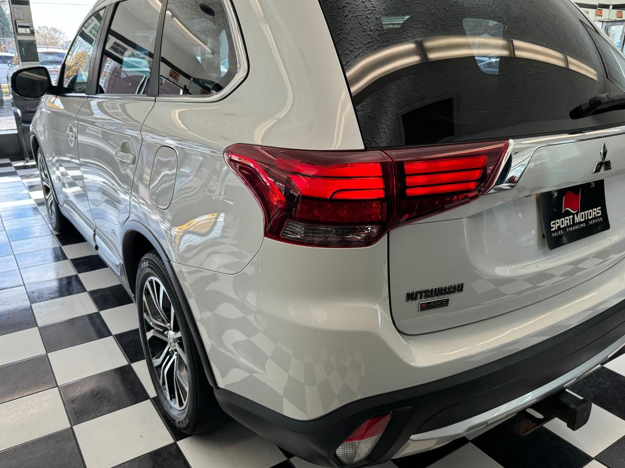 2018 Mitsubishi Outlander GT S-AWC 7 Passenger 3.0L V6+LEDs+CLEAN CARFAX - Photo #46
