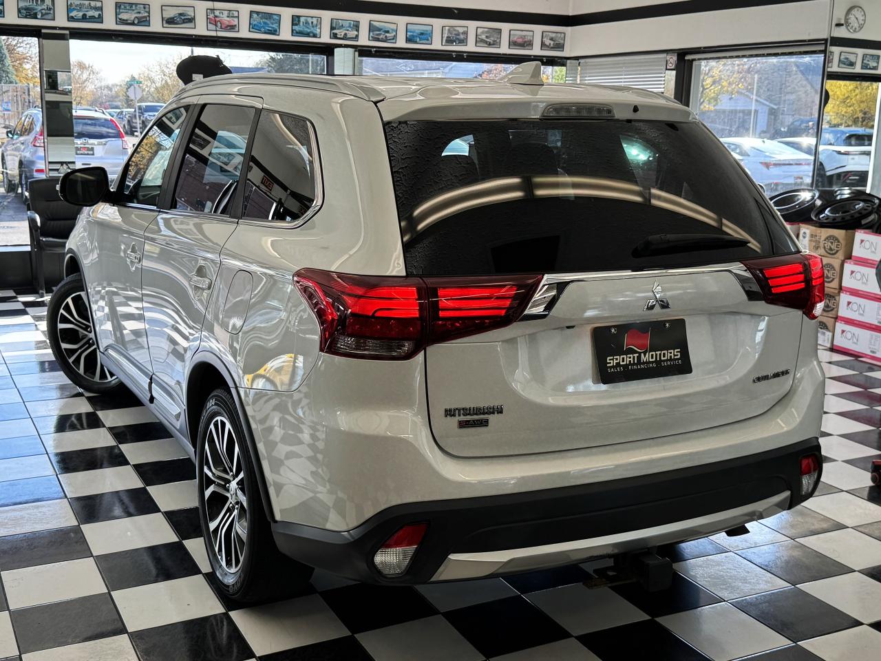 2018 Mitsubishi Outlander GT S-AWC 7 Passenger 3.0L V6+LEDs+CLEAN CARFAX Photo15
