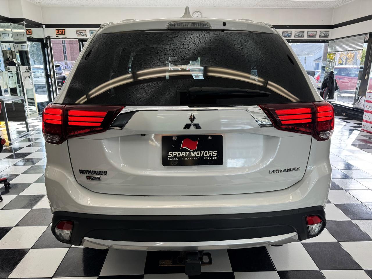 2018 Mitsubishi Outlander GT S-AWC 7 Passenger 3.0L V6+LEDs+CLEAN CARFAX - Photo #3