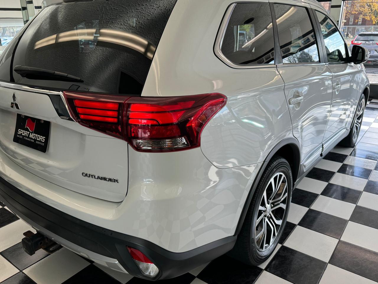 2018 Mitsubishi Outlander GT S-AWC 7 Passenger 3.0L V6+LEDs+CLEAN CARFAX - Photo #47