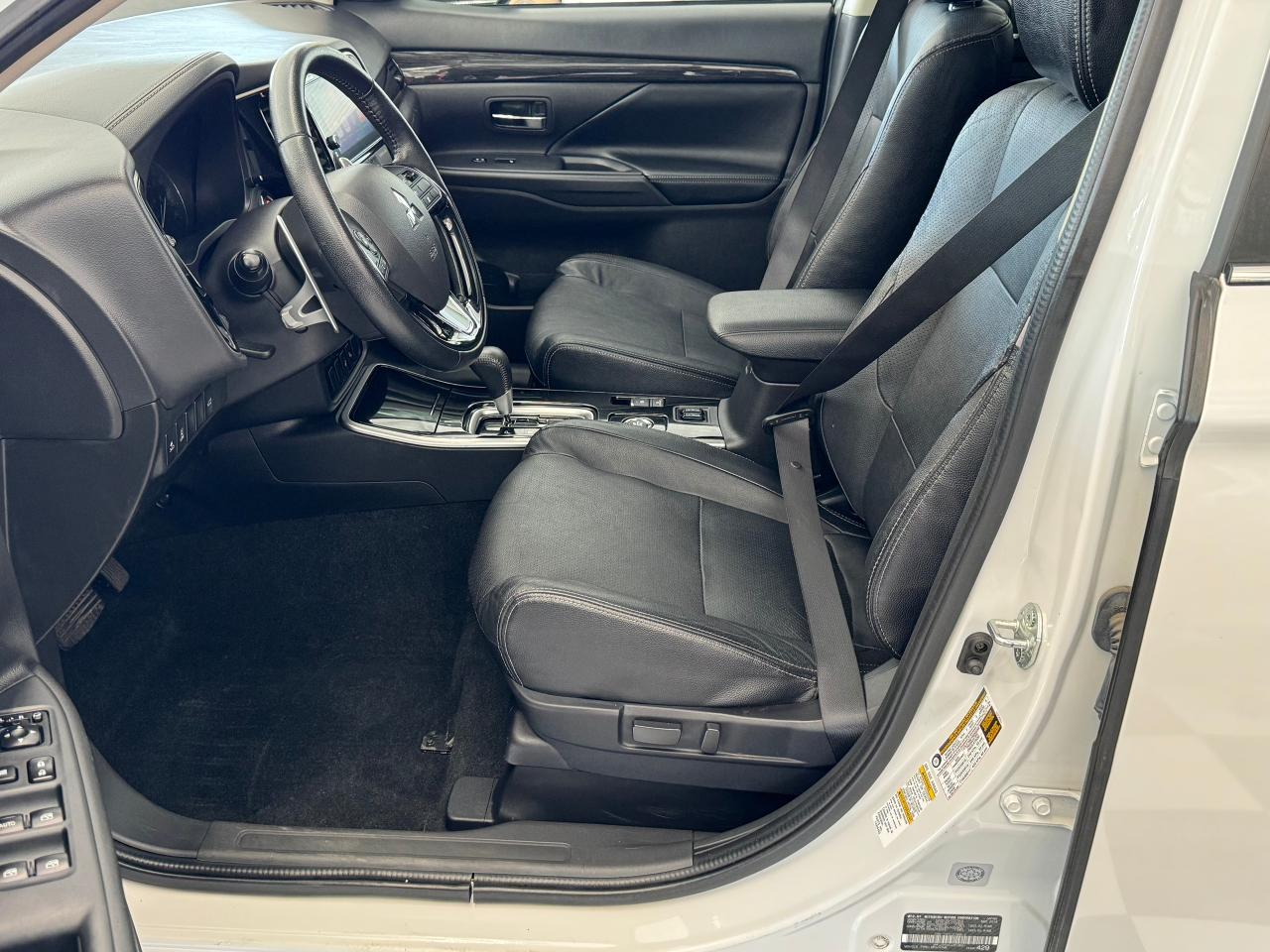 2018 Mitsubishi Outlander GT S-AWC 7 Passenger 3.0L V6+LEDs+CLEAN CARFAX - Photo #20