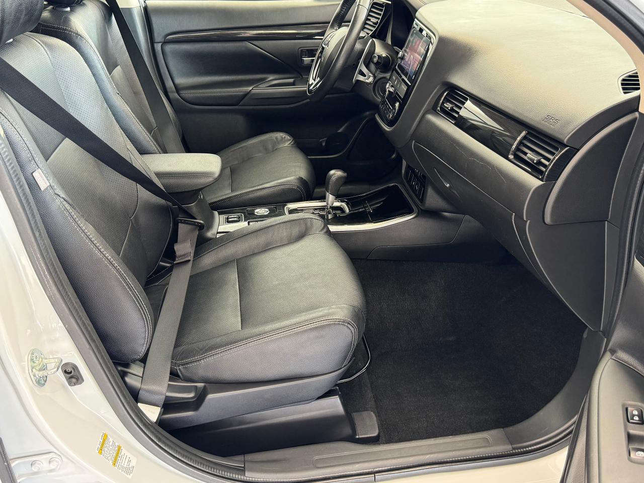 2018 Mitsubishi Outlander GT S-AWC 7 Passenger 3.0L V6+LEDs+CLEAN CARFAX - Photo #23