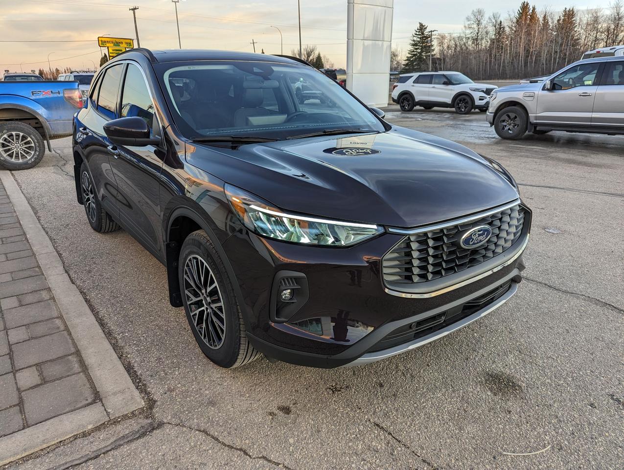2023 Ford Escape PHEV Photo3