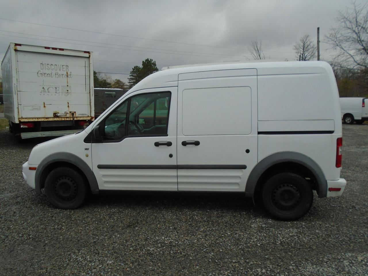 2012 Ford Transit Connect cargo van 114.6  XLT  w-o rear door glass - Photo #2