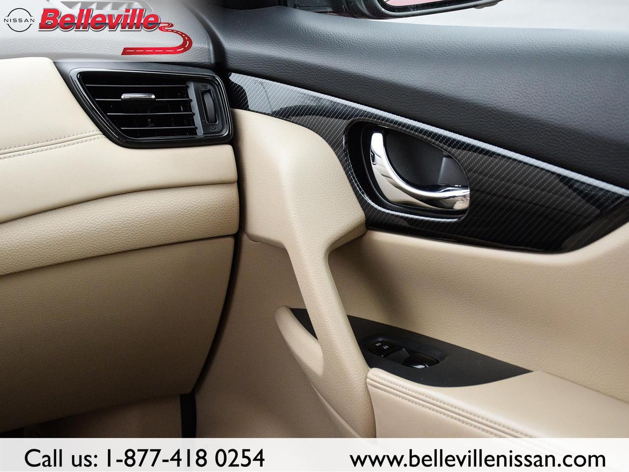 2017 Nissan Rogue SL Platinum AWD LEATHER, SUNROOF, NAVIGATION Photo