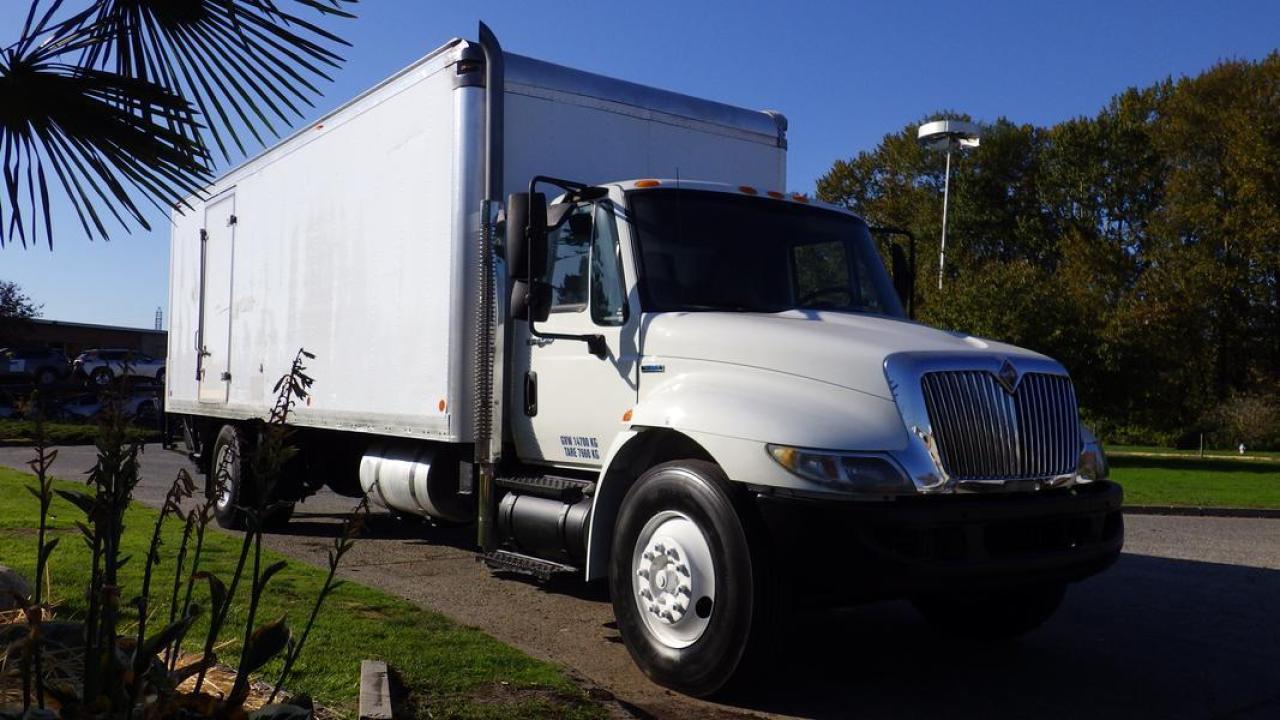 Used 2008 International 4300 Durastar 24 Foot Cube Van 3 Seater Diesel Hot Pressure Washing System for sale in Burnaby, BC