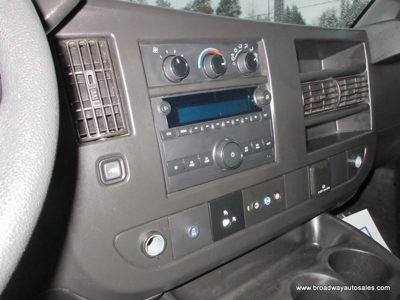 2020 GMC G3500 1-TON CARGO MOVING 2 PASSENGER 6.0L - V8.. 177-INCH-WHEEL-BASE.. STABILITRAK-PACKAGE.. AUX INPUT.. AIR CONDITIONING.. Photo