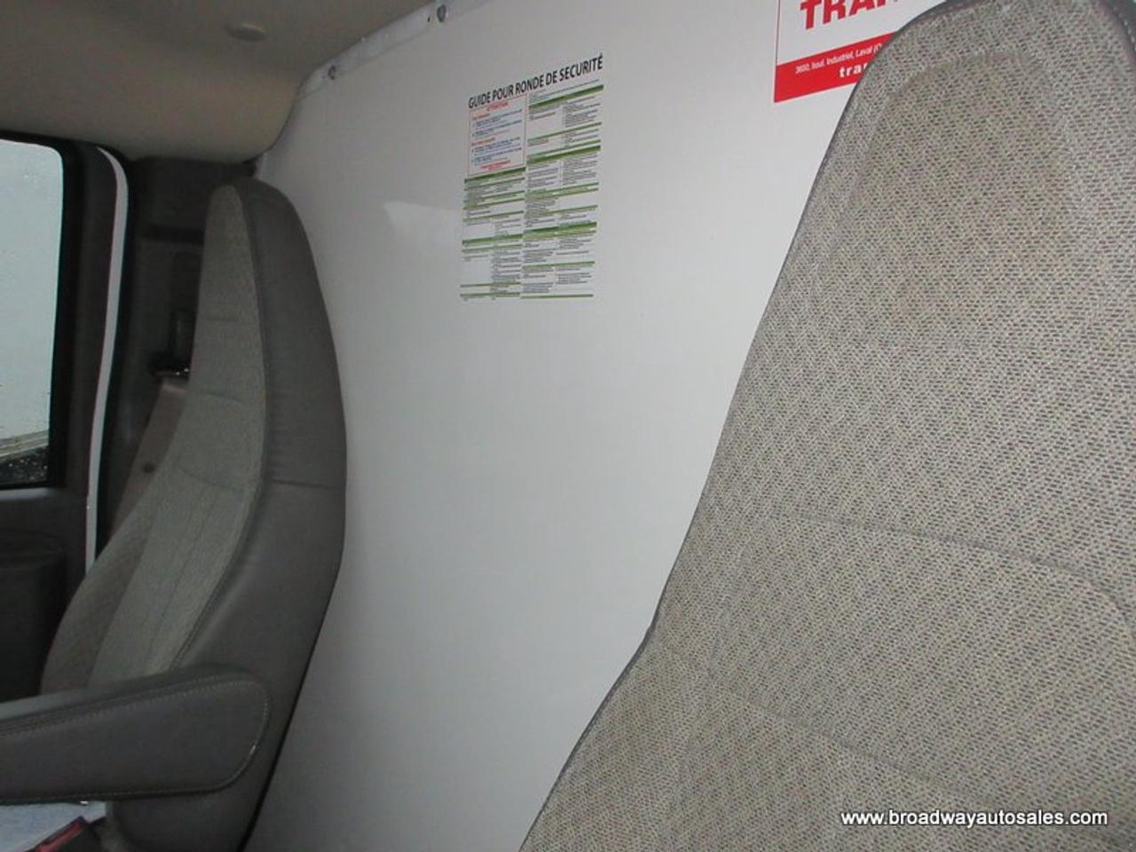 2020 GMC G3500 1-TON CARGO MOVING 2 PASSENGER 6.0L - V8.. 177-INCH-WHEEL-BASE.. STABILITRAK-PACKAGE.. AUX INPUT.. AIR CONDITIONING.. Photo