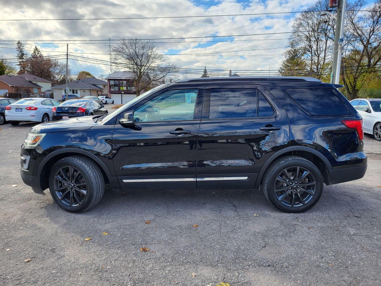 2017 Ford Explorer XLT 4WD Photo