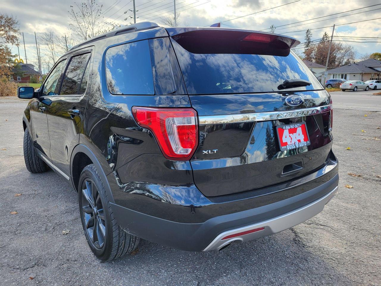 2017 Ford Explorer XLT 4WD Photo