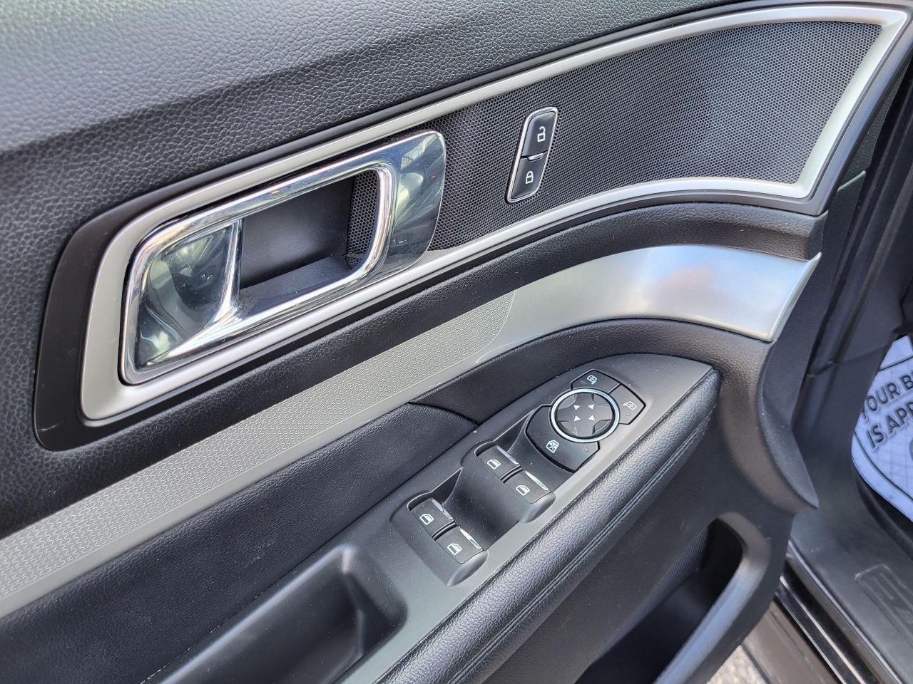 2017 Ford Explorer XLT 4WD Photo