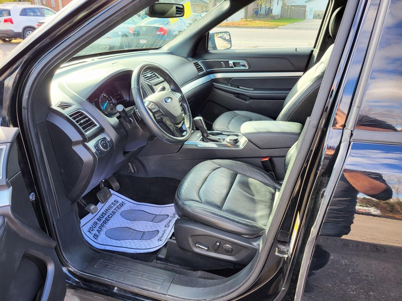 2017 Ford Explorer XLT 4WD Photo