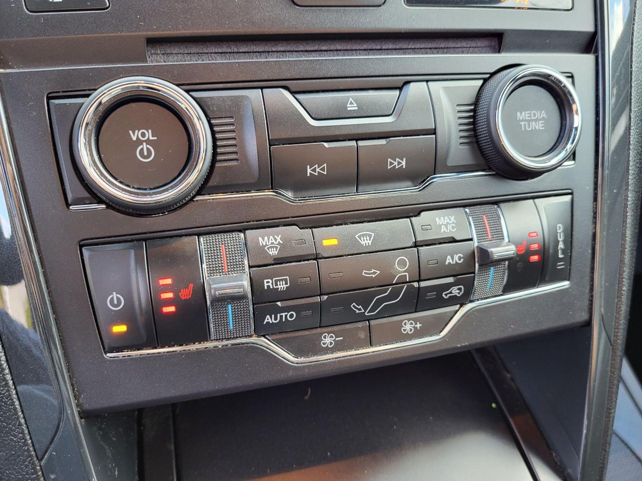 2017 Ford Explorer XLT 4WD Photo