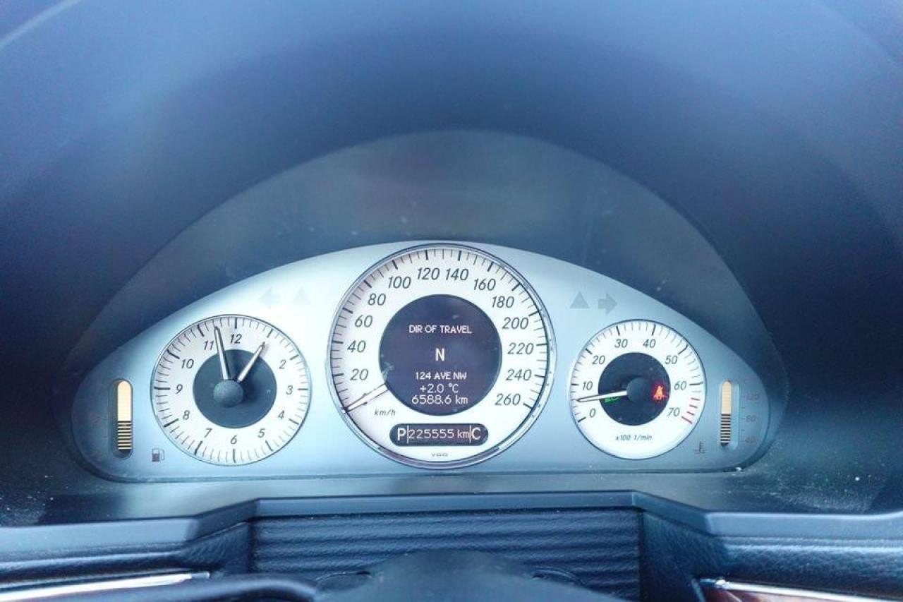 2008 Mercedes-Benz E-Class 4dr Sdn 3.5L 4MATIC Photo4