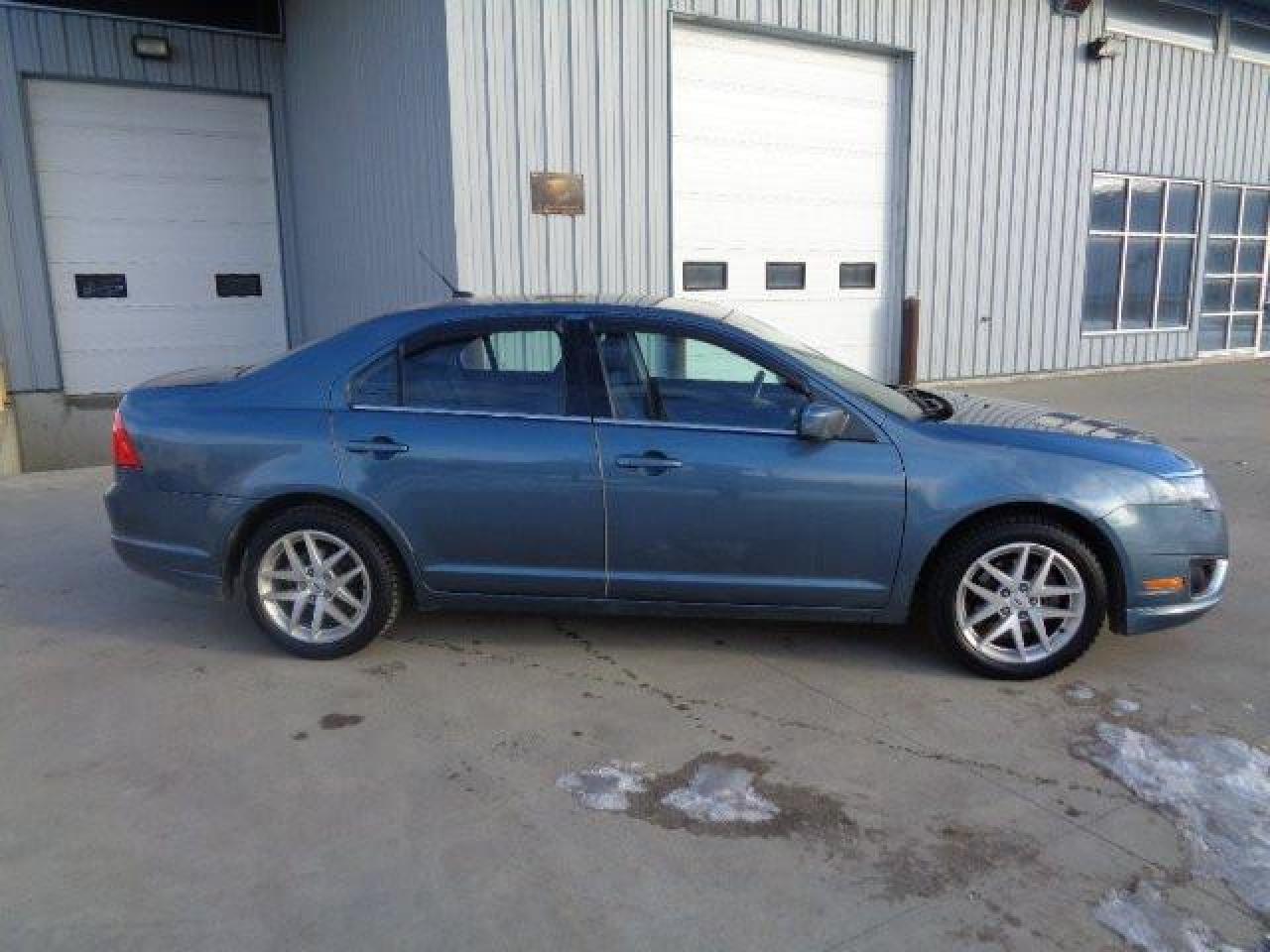 2011 Ford Fusion 4dr Sdn V6 SEL FWD Photo2