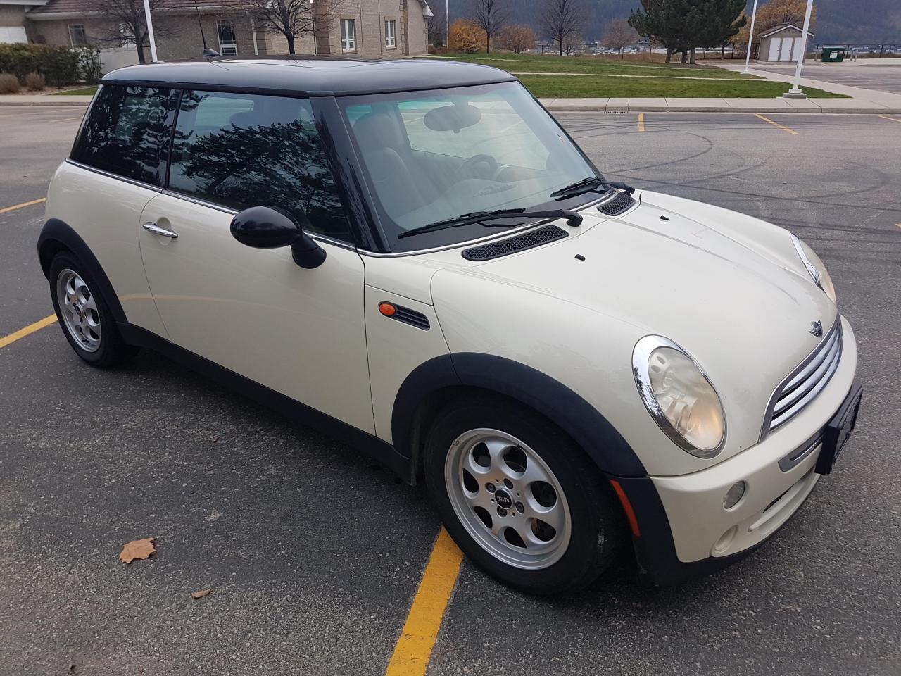 2005 MINI Cooper Base - Photo #1