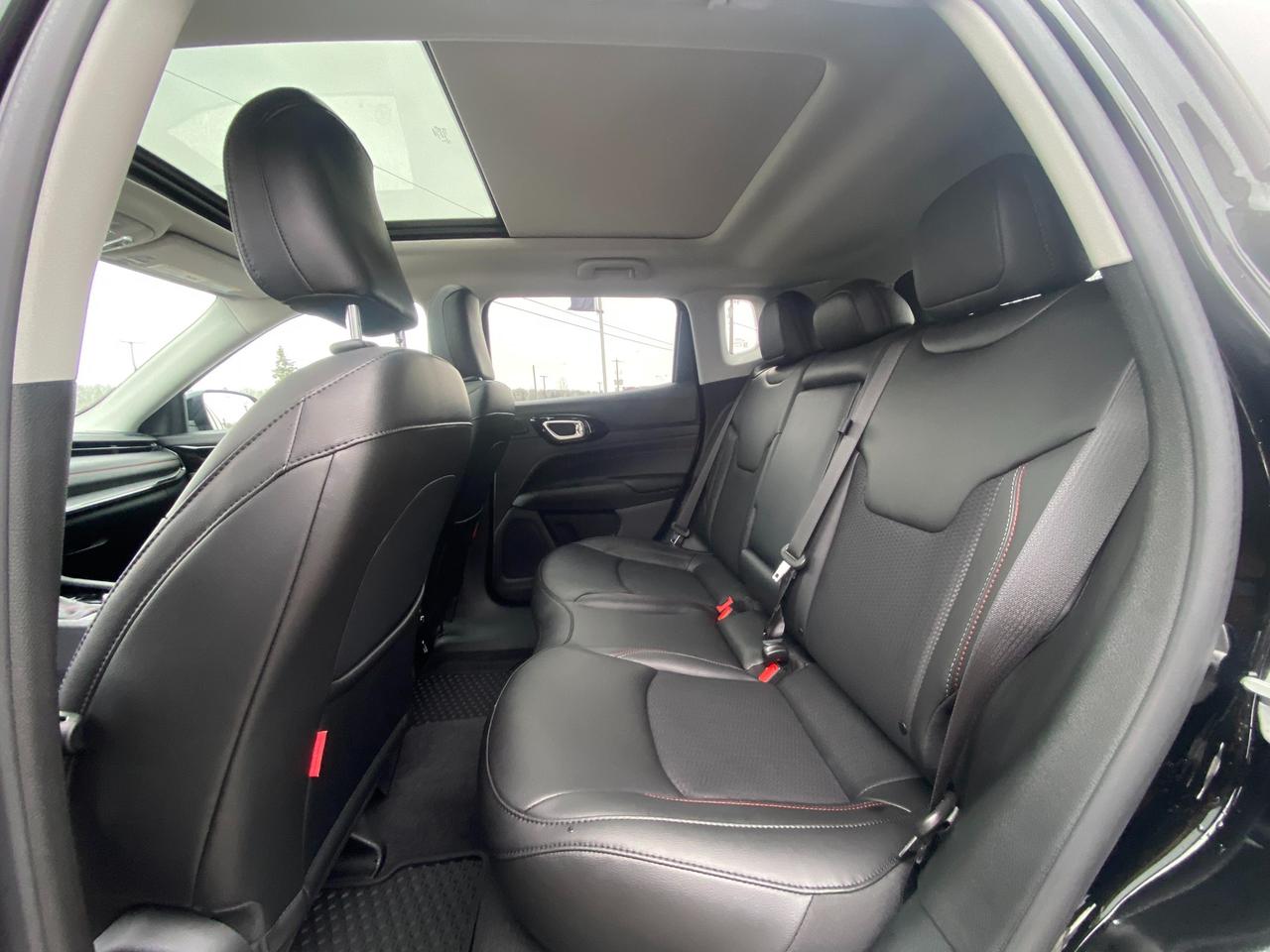 2022 Jeep Compass Trailhawk - Low KM - Pano Roof - Back Up Cam Photo