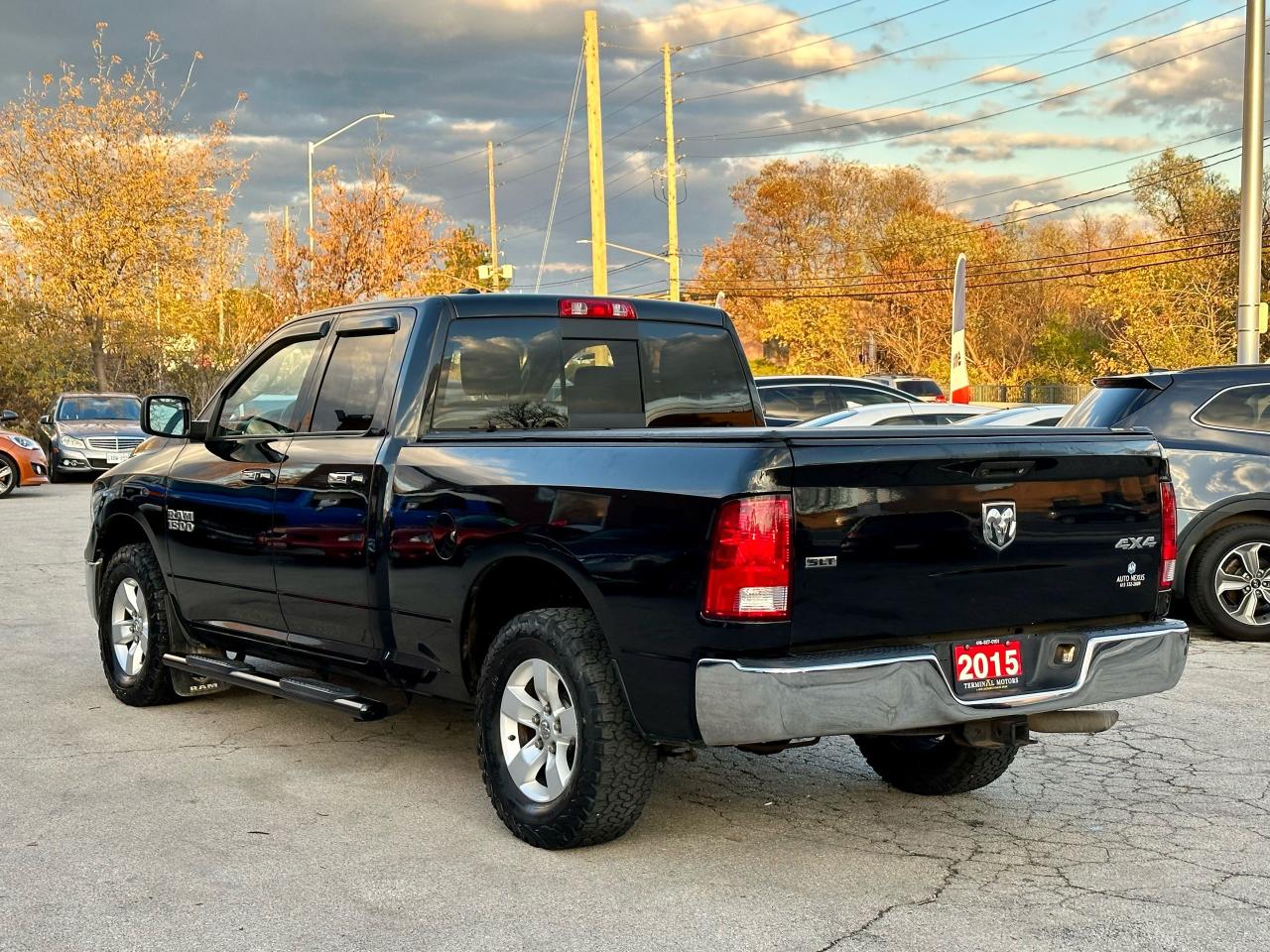 2015 RAM 1500 SLT Photo2