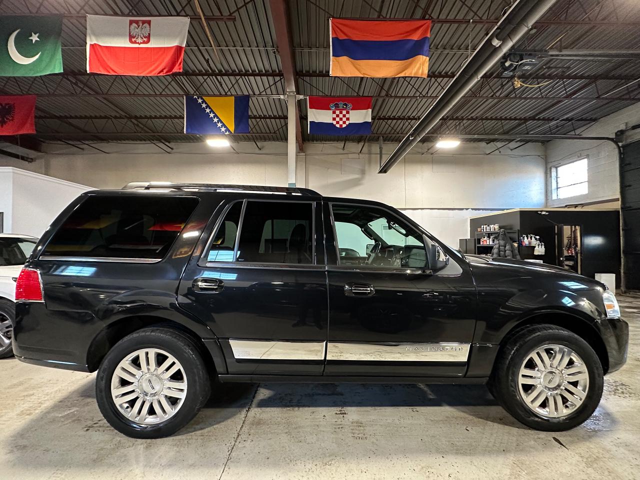2013 Lincoln Navigator NO ACCIDENTS | LEATHER | 6 PASSENGER - Photo #4
