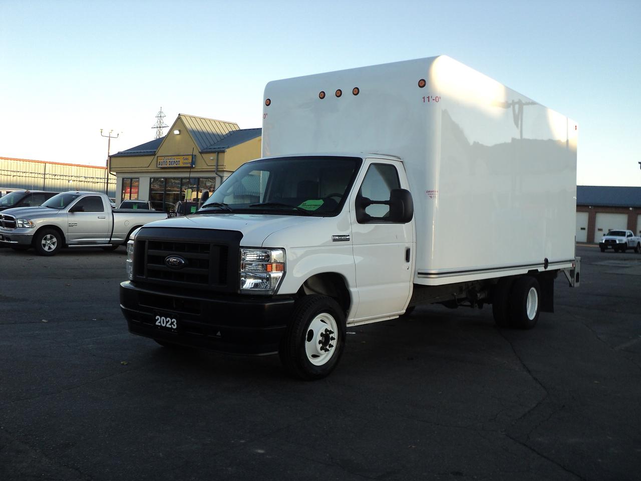 2023 Ford CUTAWAY E-450 CubeVanDRW 7.3L8cyl 176" WB 2000lbsPowerLift