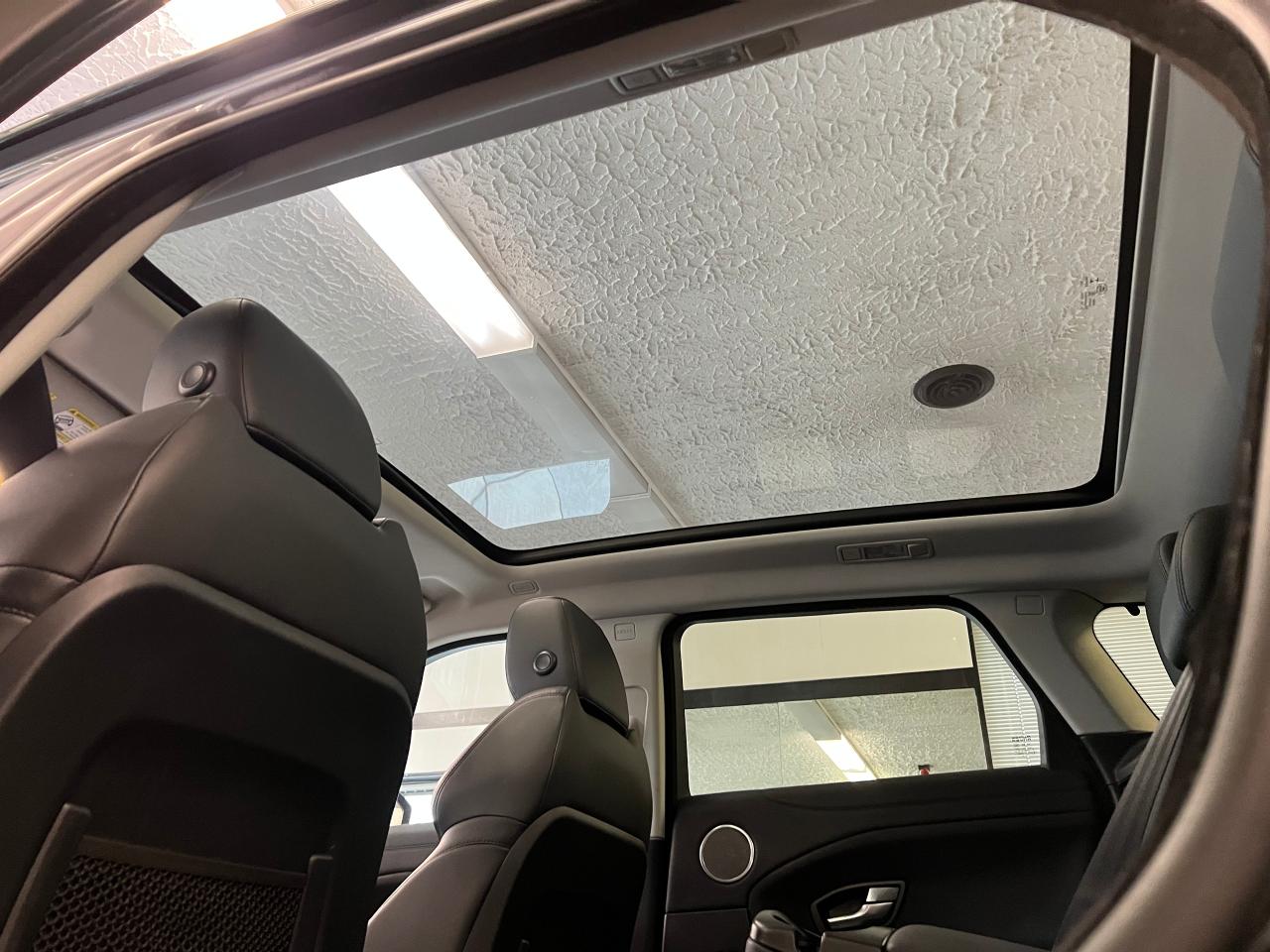 2017 Land Rover Range Rover Evoque SE+GPS+Roof+Heated Leather+CLEAN CARFAX Photo10