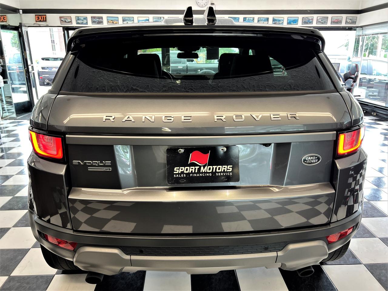 2017 Land Rover Range Rover Evoque SE+GPS+Roof+Heated Leather+CLEAN CARFAX - Photo #3