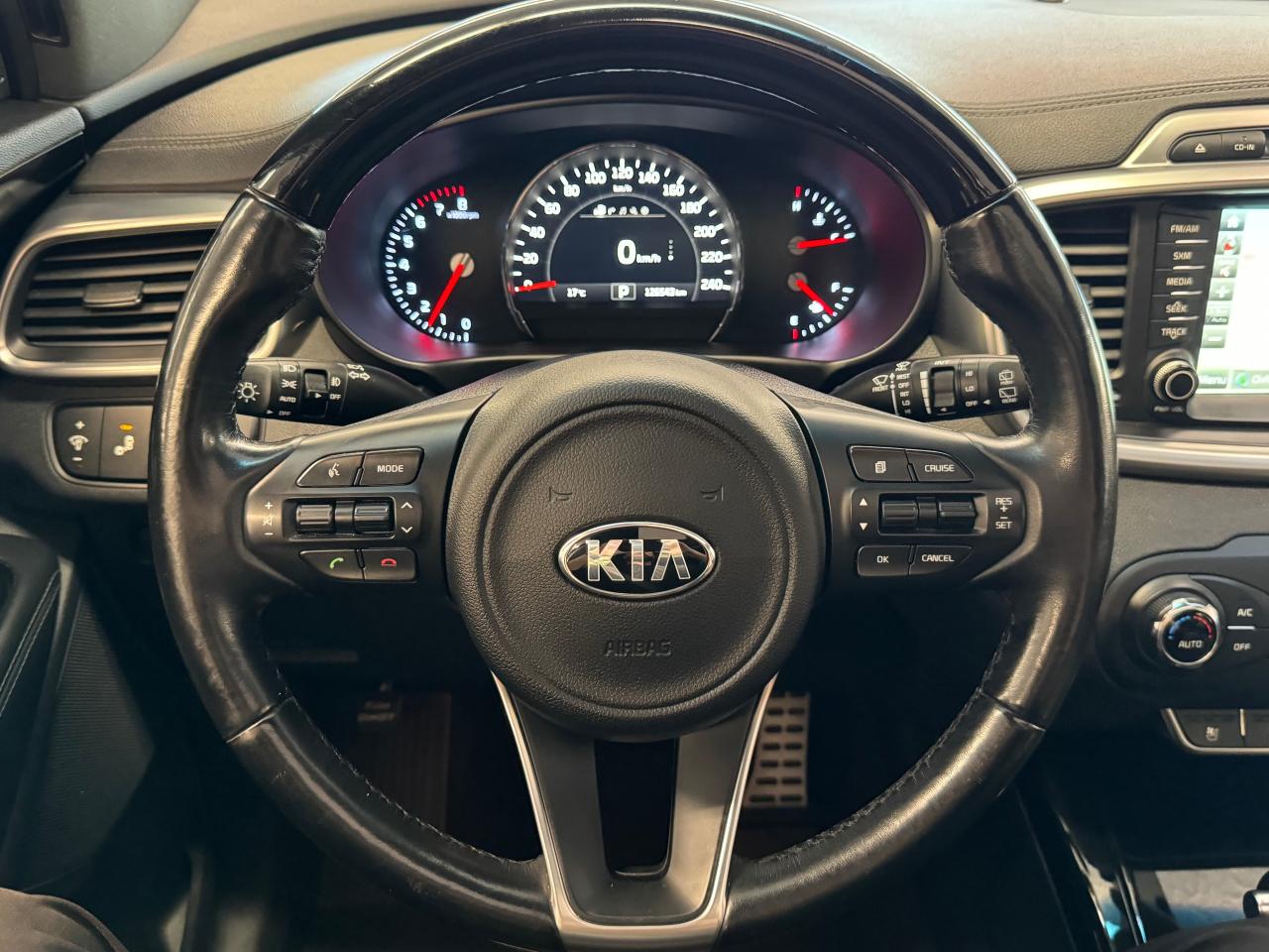 2016 Kia Sorento SX 7 Passenger V6 AWD+Roof+Blind Spot+CLEAN CARFAX - Photo #9
