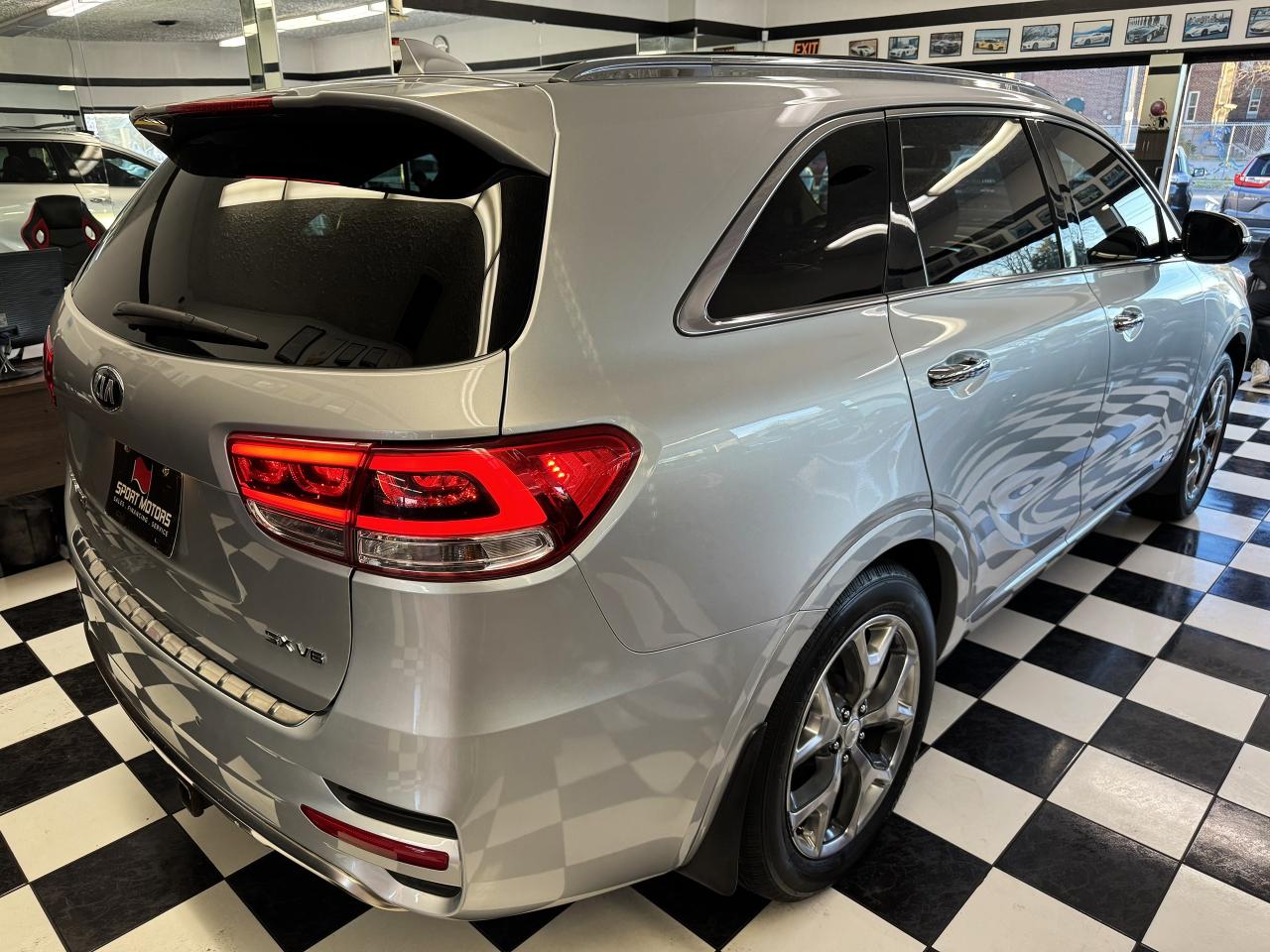 2016 Kia Sorento SX 7 Passenger V6 AWD+Roof+Blind Spot+CLEAN CARFAX - Photo #4