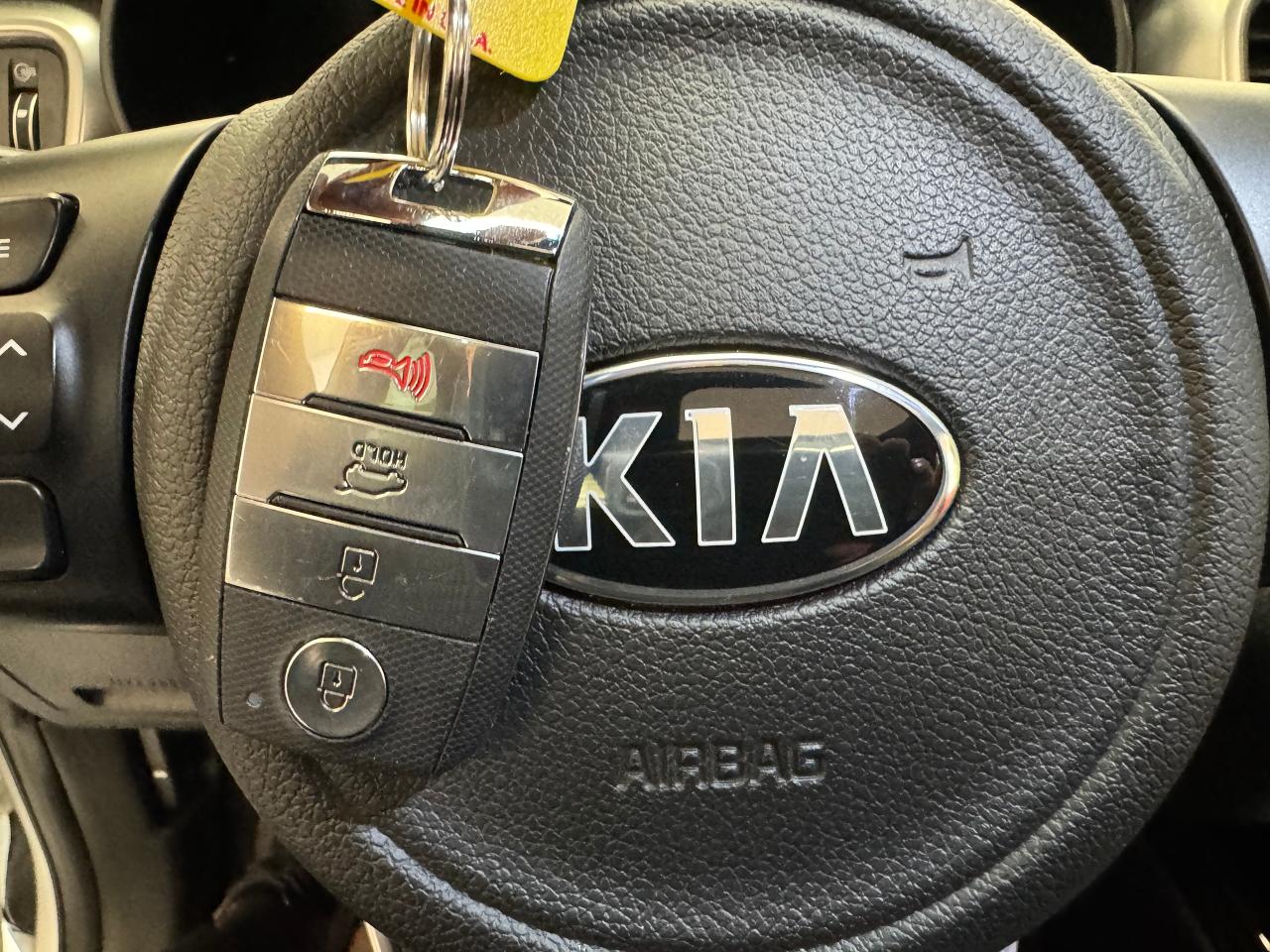 2016 Kia Sorento SX 7 Passenger V6 AWD+Roof+Blind Spot+CLEAN CARFAX Photo18